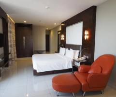 Le Grande Casino Dar Es Salaam: Superior room with a king-size bed and a sea view