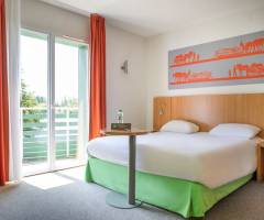 Casino Bourbon Lancy: Standard Room with a double bed