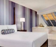 Luxor Casino Las Vegas: Pyramid Premium Corner King Suite