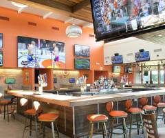 Oyo Hotel & Casino Las Vegas: Hooters Restaurant & Saloon